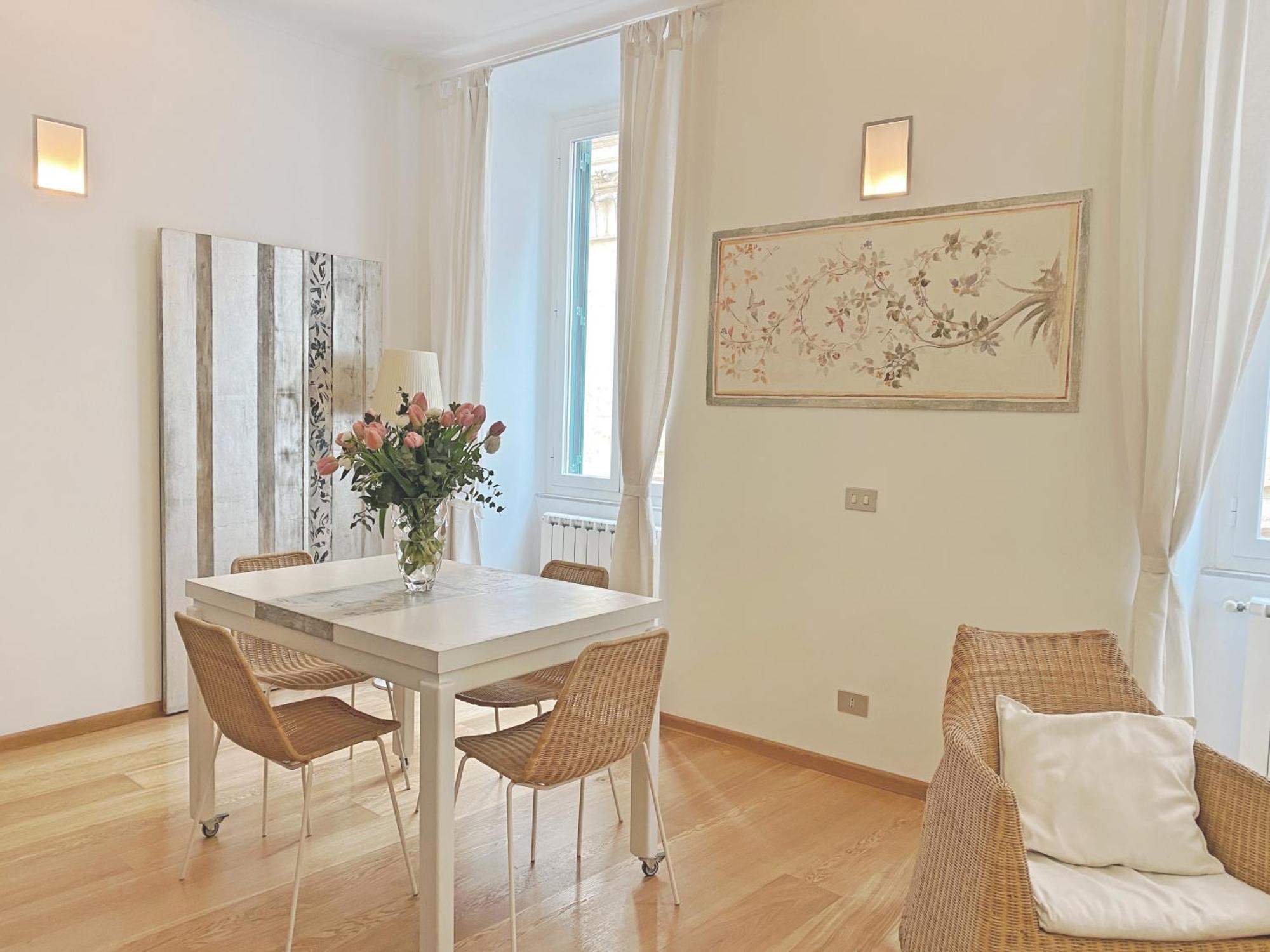Via Giulia / Historic Center Of Apartment *