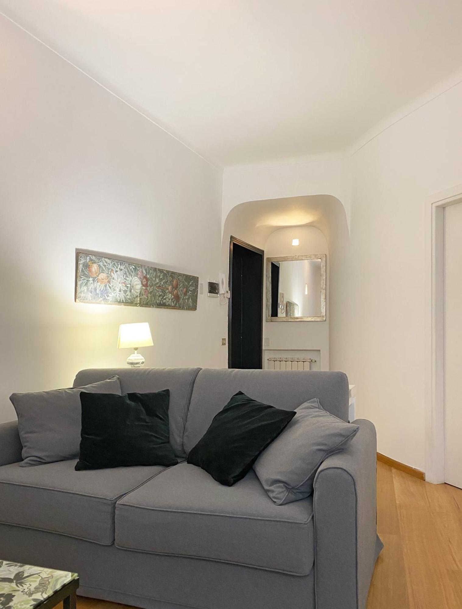 Via Giulia / Historic Center Of Apartment *